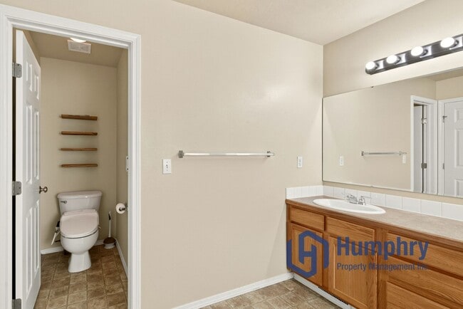 Building Photo - 3527 E Hand Cart Ln