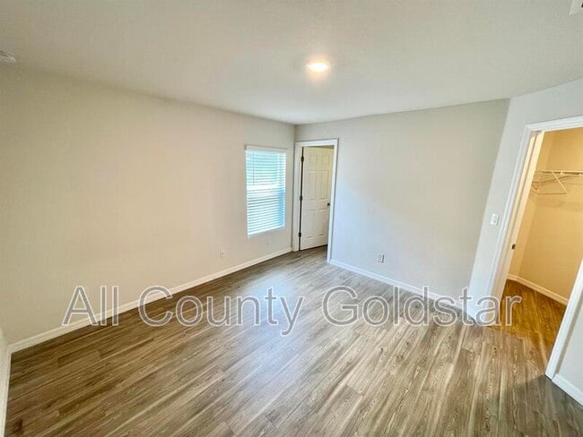 Building Photo - 2084 Hilton St