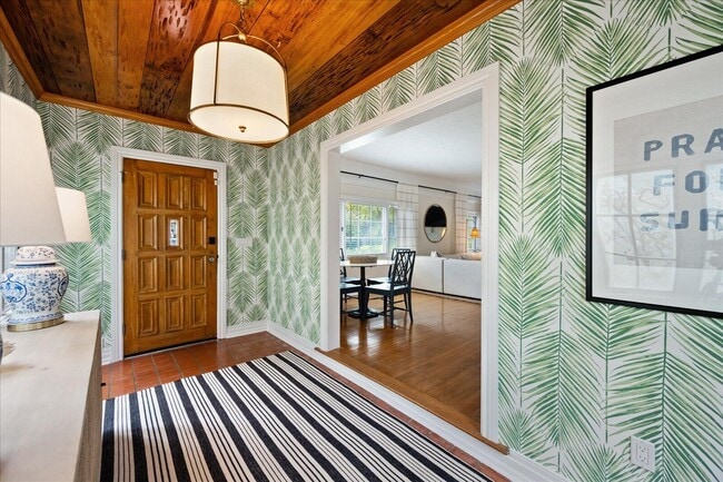 Building Photo - 221 Greymon Dr