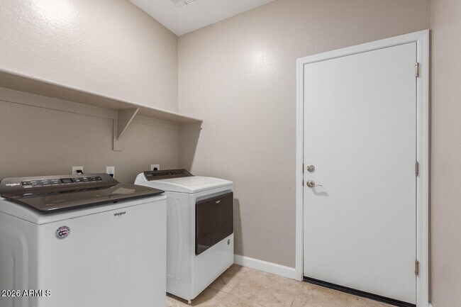 Building Photo - 29539 W Whitton Ave