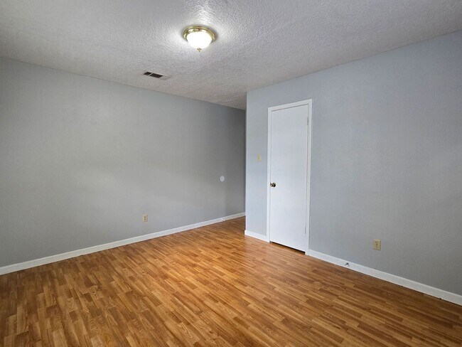 Building Photo - 230 Mighty Oak Ln