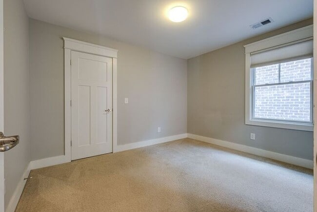 Building Photo - Beautiful build in Cleveland Park (Downtown Nashville)