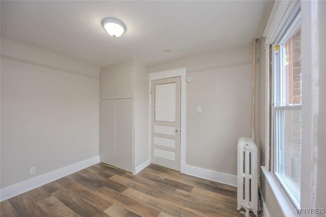 Building Photo - 2253 Niagara St