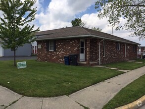 Building Photo - Bev House - 4 Bedroom, 1.5 Bath House - Av...