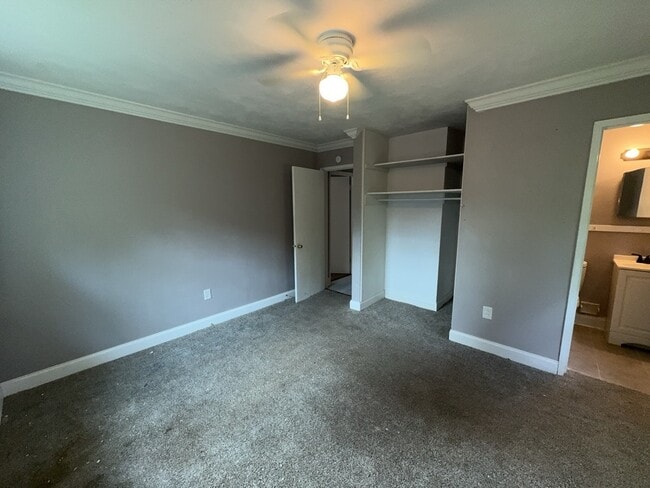 Building Photo - 3030 Oak Forest Dr