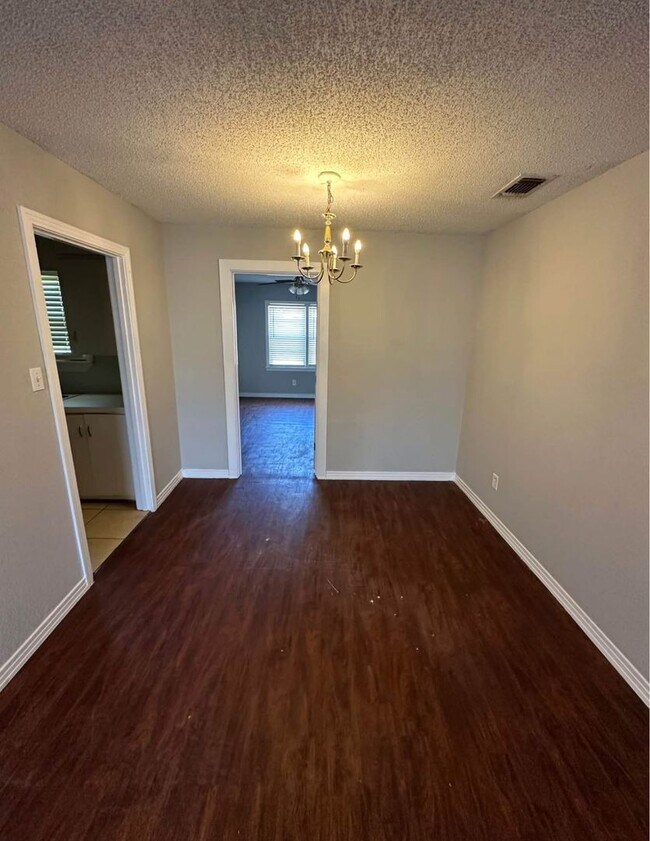 Building Photo - Cute 4 bedroom, 2 bath home with a carport and a big back yard!