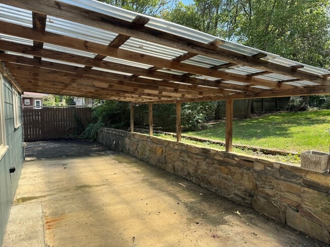 Building Photo - North AVL - Updated Spacious 2/2 Home