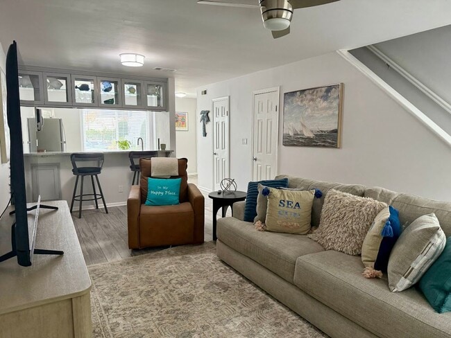 Building Photo - Fully furnished, private 2-story VB Condo!