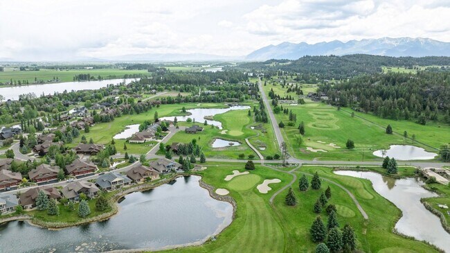 Building Photo - Wonderful Townhome On Eagle Bend Golf Course!