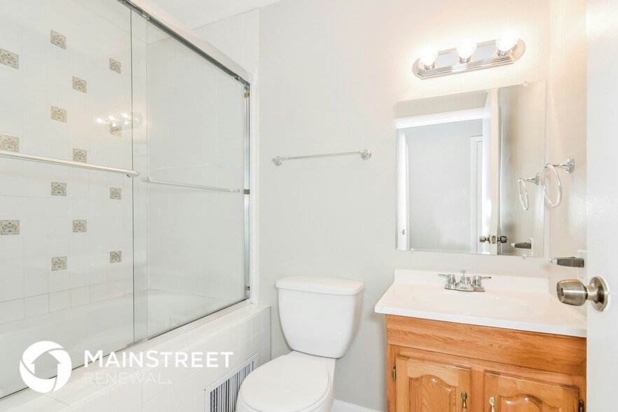 Building Photo - 1936 Pinehurst Dr