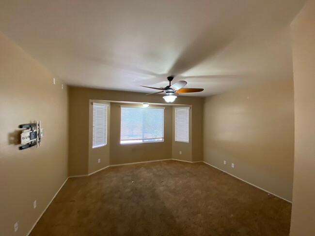 Building Photo - Luxe Living in Laveen!