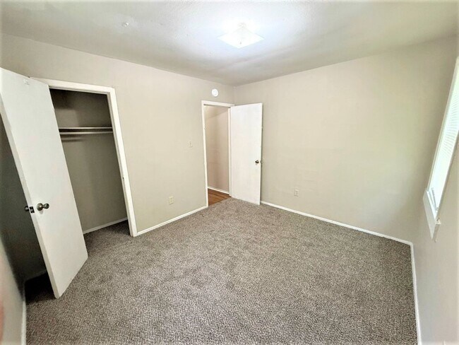 Building Photo - 489/491 Boston