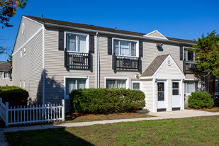 Building Photo - Carriage House Apartments