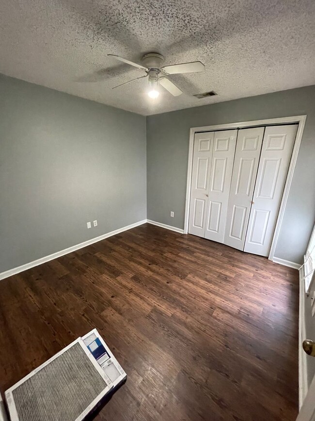 Building Photo - 322 Sagewood Dr