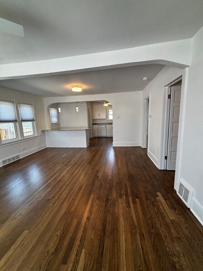 Building Photo - 3 Bedroom 2 Bathroom Home Near FE Warren & Frontier Park