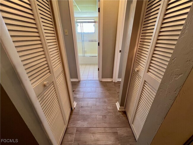 Building Photo - 10 Regency Ct
