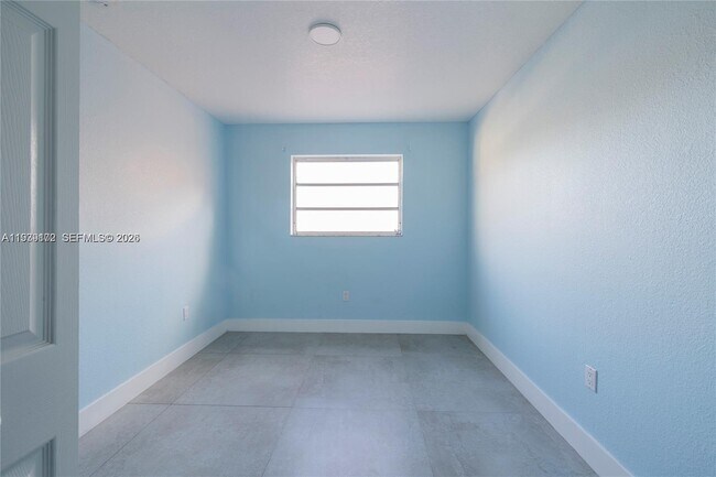 Building Photo - 1250 SW 4th St