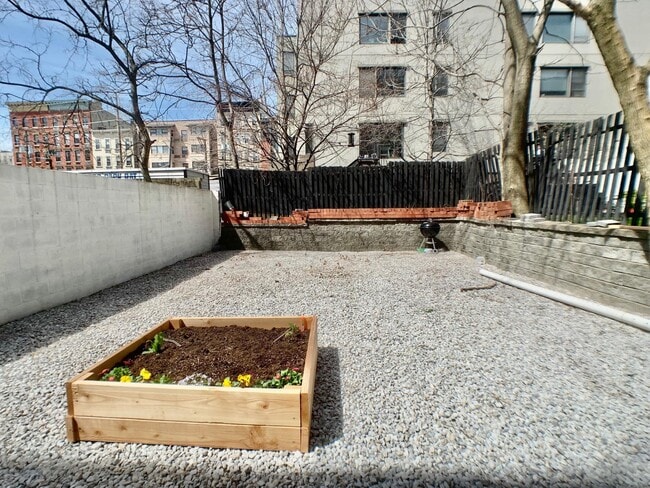 Building Photo - 320 Jefferson St