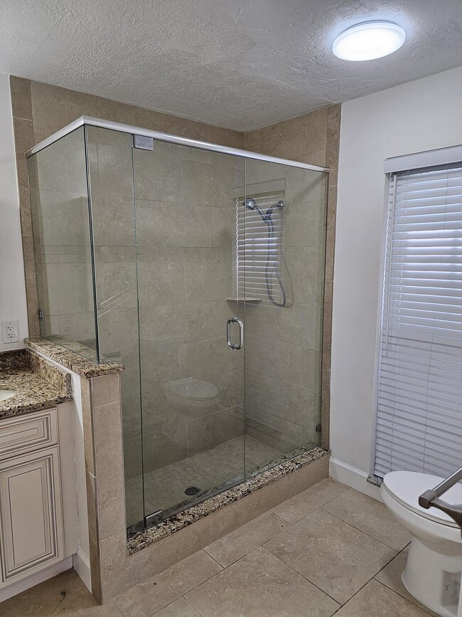 Building Photo - 435 Pine Villa Dr