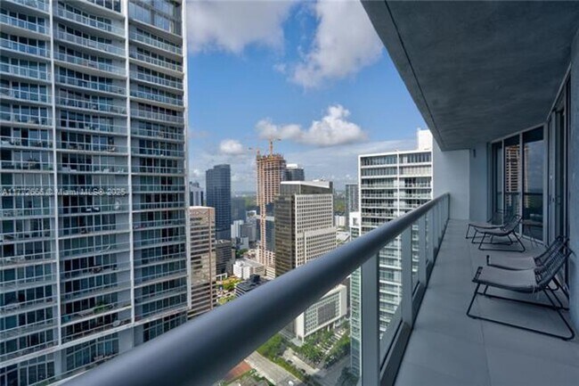 Building Photo - 475 Brickell Ave
