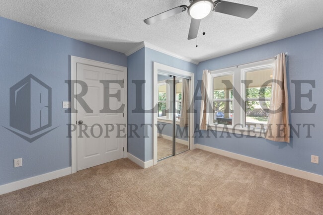 Building Photo - 221 N Walnut St