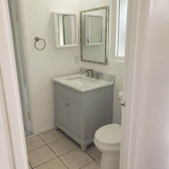 Building Photo - 6363 Carlo Dr