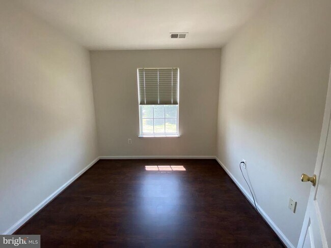 Building Photo - 8484 Pattette Pl