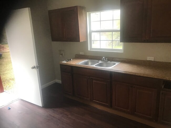 Building Photo - 1707 Dakar St