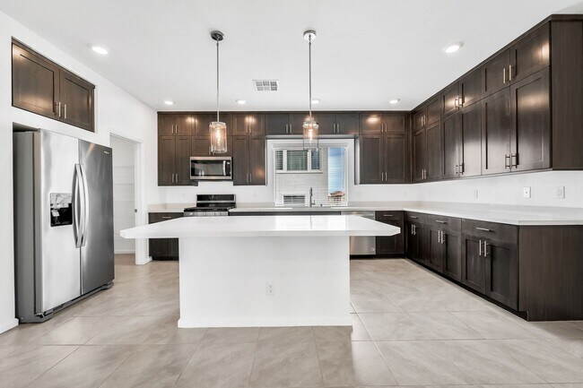 Building Photo - Modern Southwest Retreat with Flexible Living Spaces!