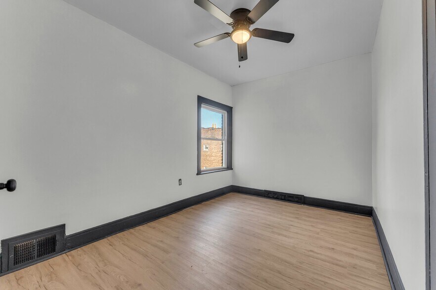 Building Photo - 3447 E 140th St