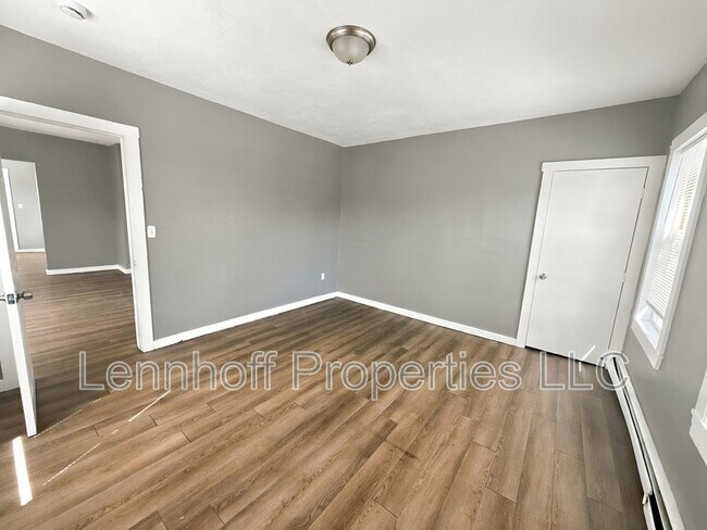 Building Photo - 142 Jewett St