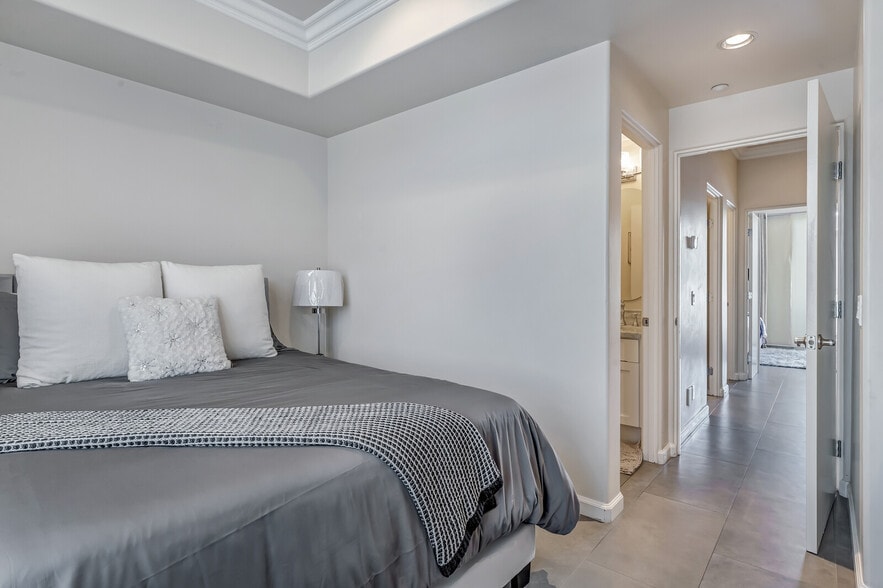 Building Photo - 145 W Hawthorn St