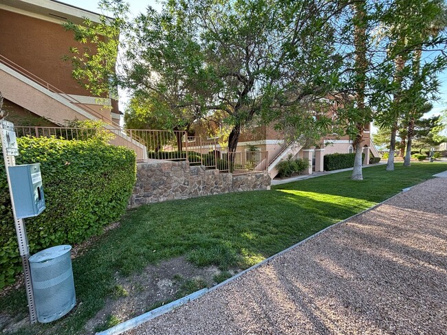 Building Photo - Beautiful 2Bed/2Bath Condo located in the ...