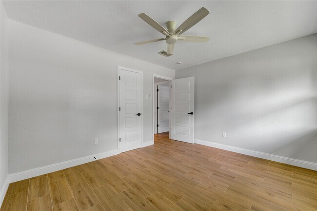 Building Photo - 3538 Truxton Dr
