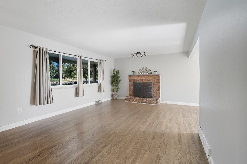 Building Photo - 930 Potter Dr