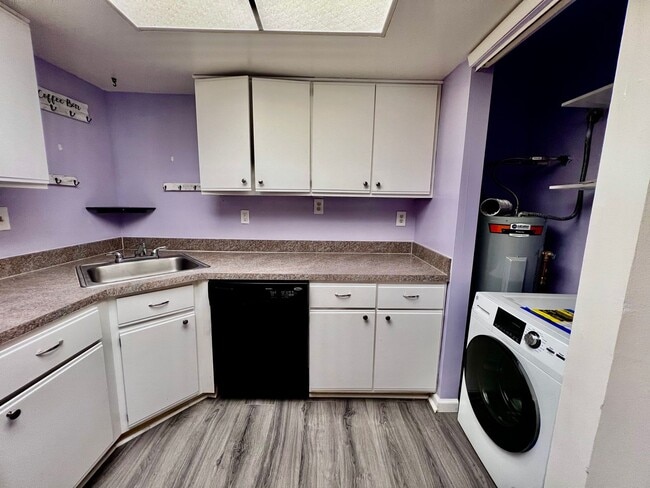 Building Photo - Bright First-Floor 2BR Condo—Pool & Amenities
