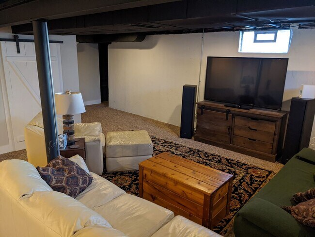 Building Photo - Fully Updated 3 Bedroom - 1 bathroom home - $3,000