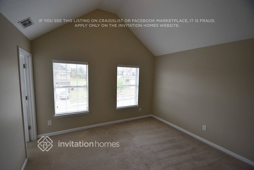 Building Photo - 70 Silver Willow Walk