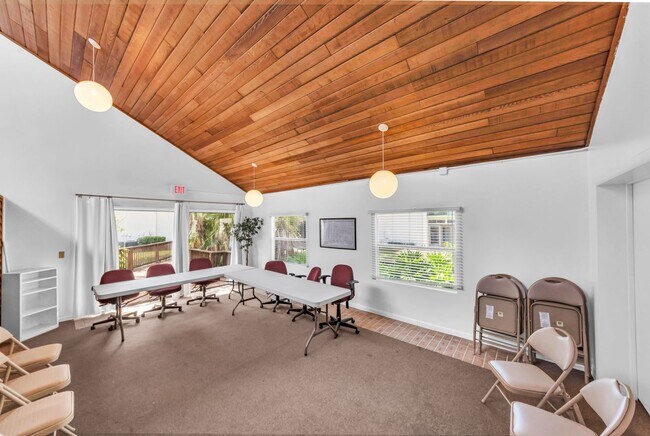 Building Photo - 4114 Pinelake Ln