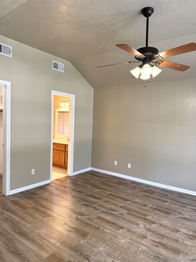 Building Photo - 1505 Richland Ct N