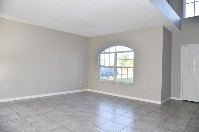 Building Photo - 341 Aylesbury Ct