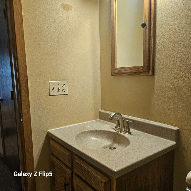 Building Photo - Buffalo Village Condo -2 Bedroom/2 Bath, G...