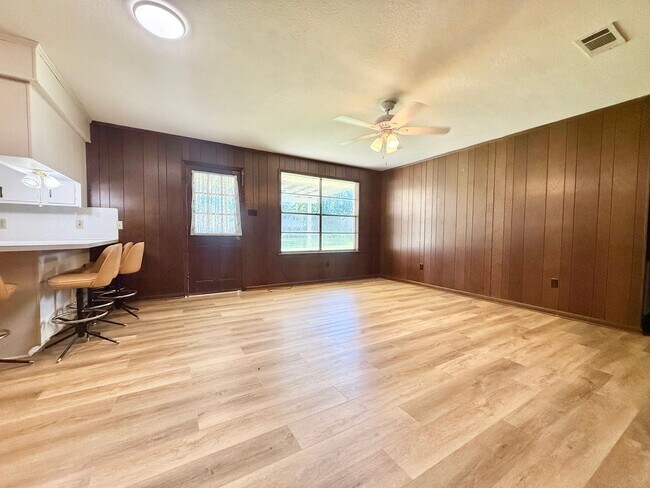 Building Photo - Spacious 3 bedroom 2 bath home in Zachary