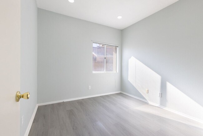 Building Photo - West Lancaster4 bedroom + bonus room