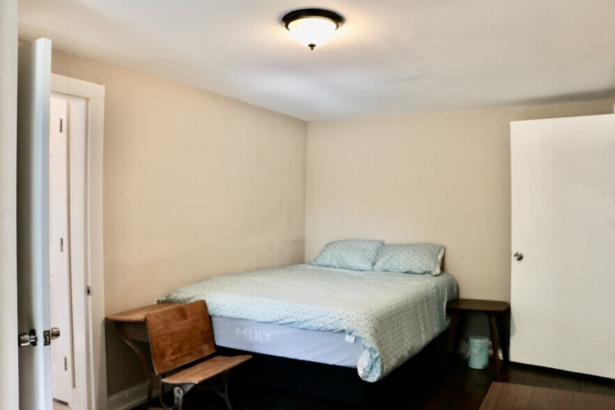 Building Photo - 114 Lucile St