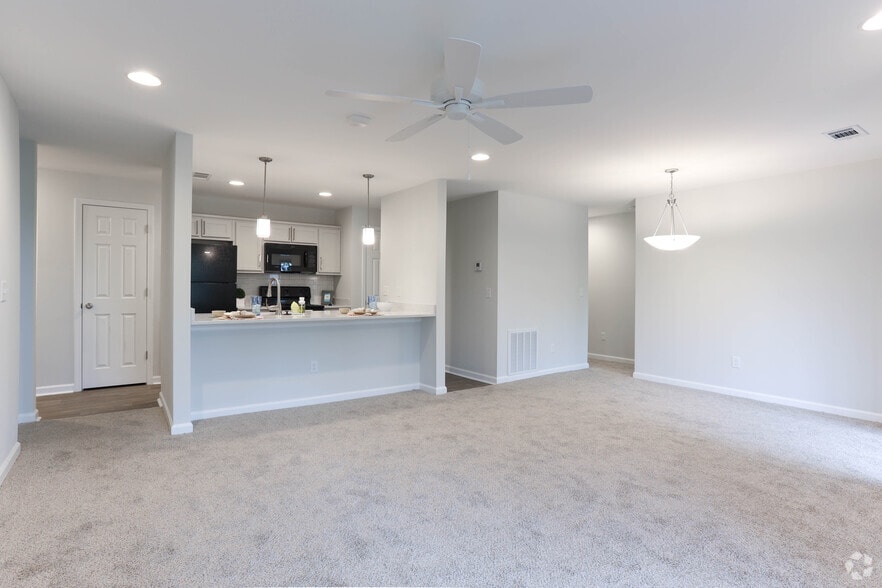 2BR, 2BA - 1,371 SF - Club Hill Apartments