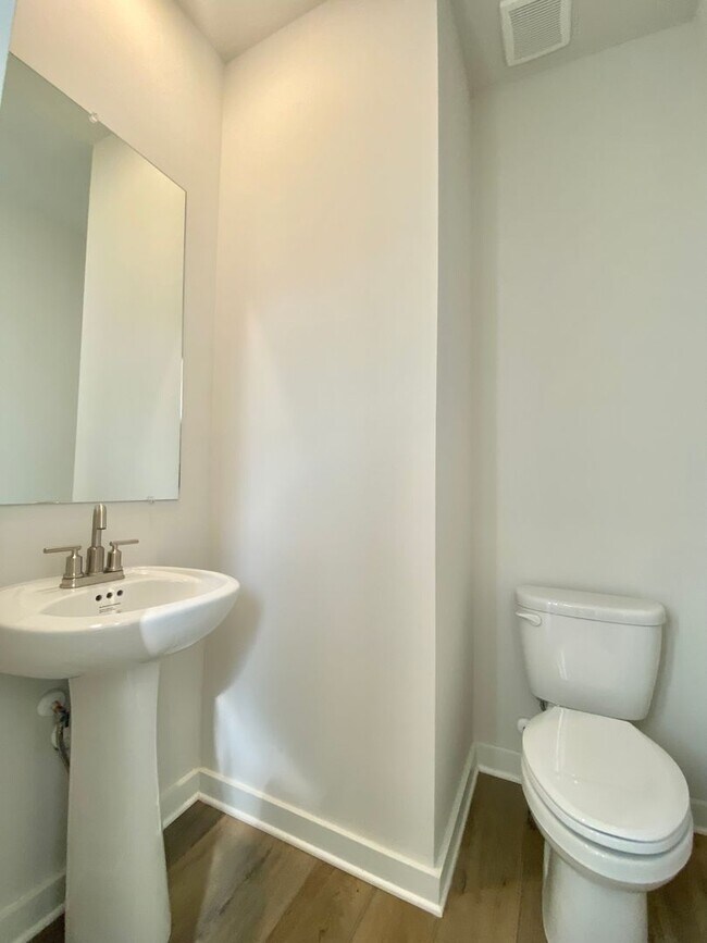 Building Photo - “Modern comfort meets Murfreesboro charm —...