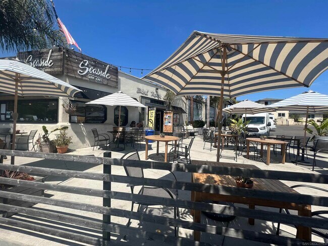 Building Photo - 5490 La Jolla Blvd