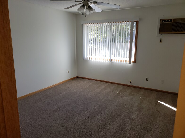 Building Photo - 3825 Cliffside Dr