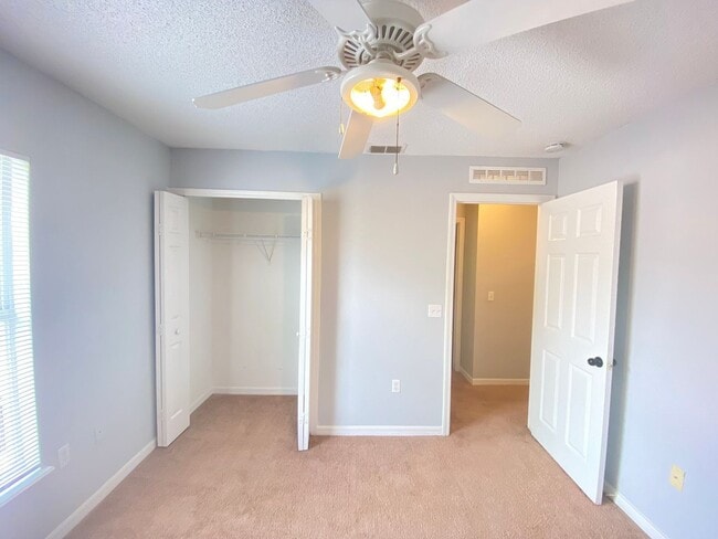 Building Photo - 14138 Econ Woods Ln